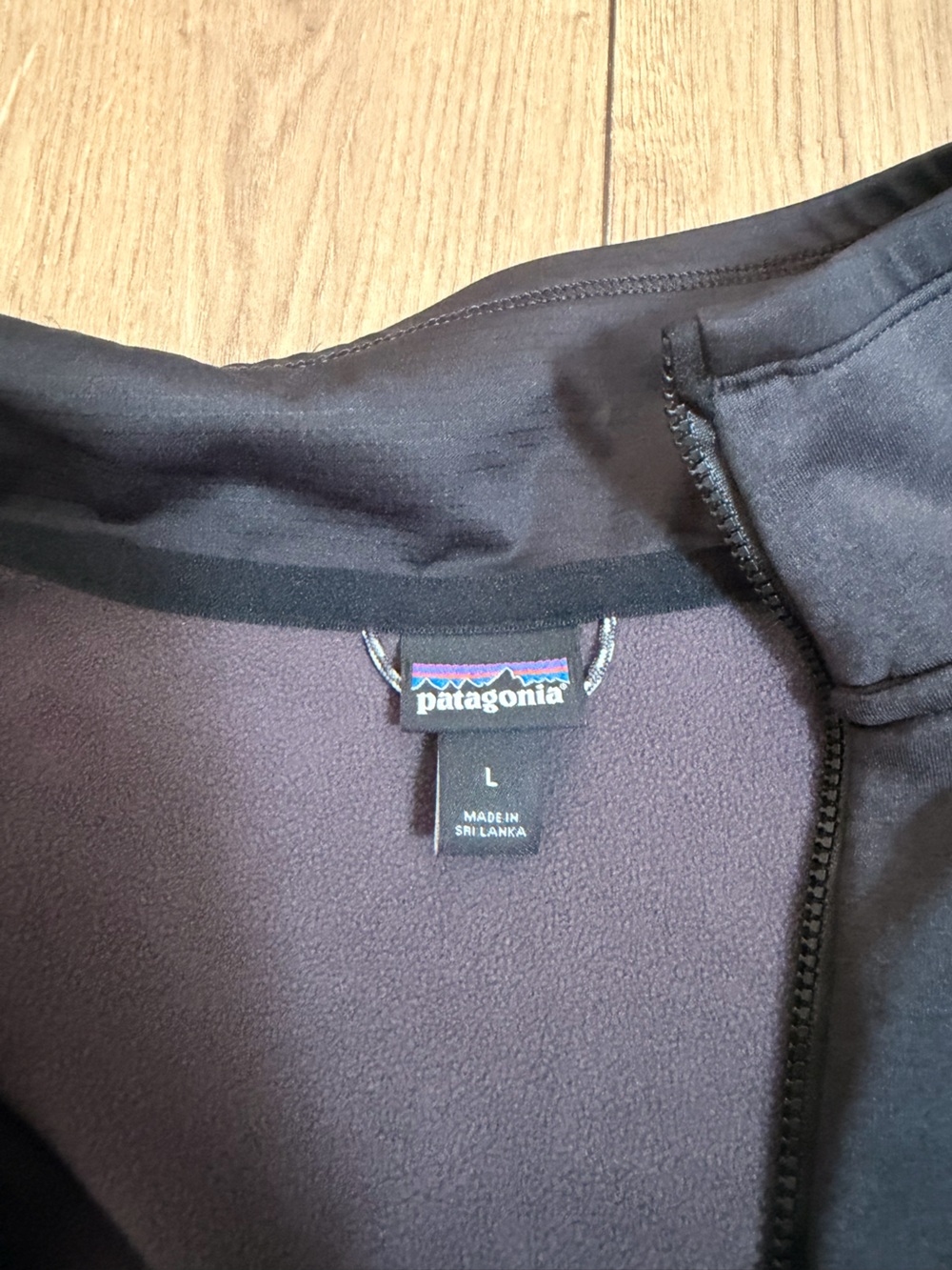 Patagonia Women’s Black Performance Full-Zip Jacket - Picture 3 of 4